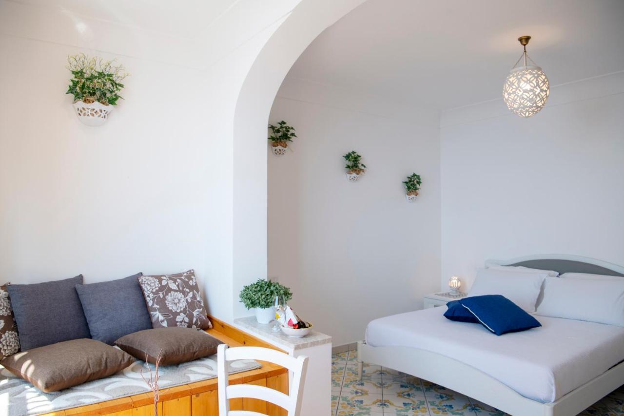 La Borragine Rooms Positano Exterior photo